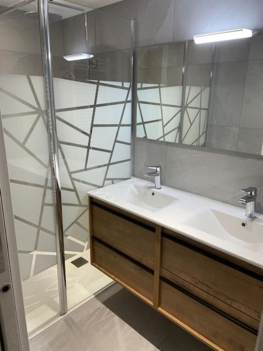 Appartement Atypique Et Fraichement Renove Saint-Vallier (Drome) Exterior foto